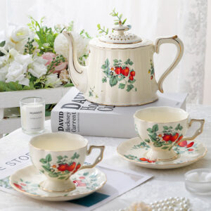 Set trà chiều họa tiết quả dâu