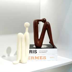 Cặp tượng điêu khắc stickman